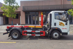 中国重汽 豪曼H3 130马力 4X2 车厢可卸式垃圾车(国六)(旺龙威牌)(WLW5048ZXXZZ)