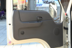 江铃 顺威窄体 127马力 4.22米单排栏板轻卡(国六)(JX1041TGC26)