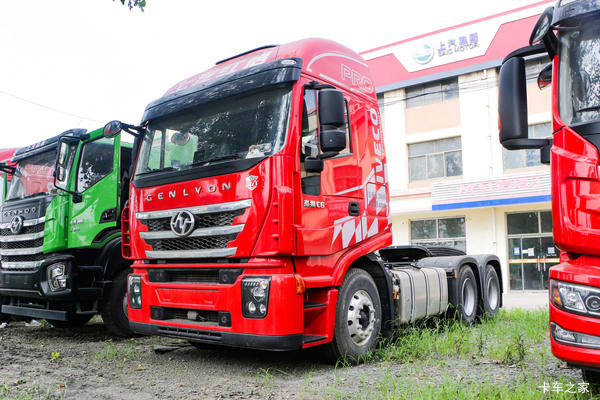 上汽红岩 杰狮C6-M PLUS 标载高能版 轻量化 460马力 6X4 牵引车(国六)(上柴)(CQ4257HD12334)