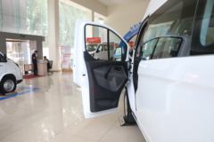 江铃汽车 新全顺 122马力 9座 2.0T柴油 中轴中顶多功能商用车(国六)