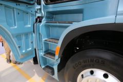 陕汽康明斯 龙骧 660马力 6X4 AMT自动档牵引车(国六)(SX4259XE4Q2)