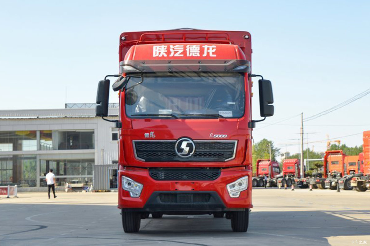 陕汽重卡 德龙L5000 旗舰版 245马力 4X2 6.8米畜禽运输车(国六)