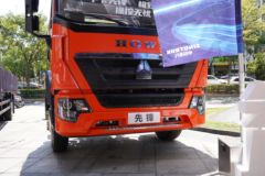 中国重汽HOWO轻卡，龙行龘龘一路有沃·新春特惠。双节钜惠大放价