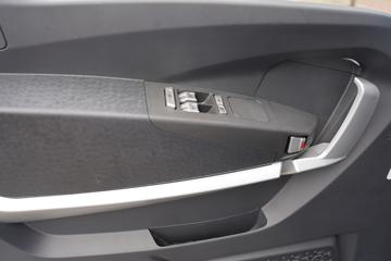 飞碟HW5&nbsp;电动冷藏车驾驶室图片