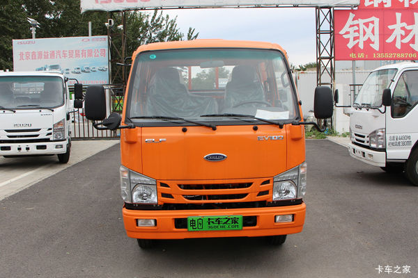 购五十铃EV100电动轻卡 享高达0.4万优惠