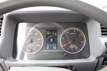 ���� ��ʮ��EV100 4.5T 3.235��˫�Ŵ��綯�����Ῠ89.12kWhͼƬ
