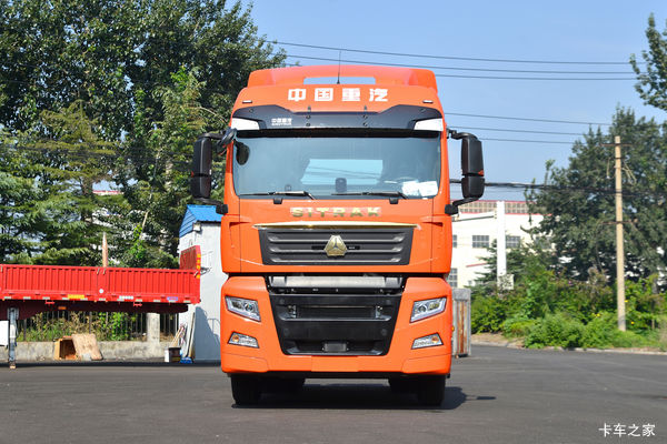 32.58万 汕德卡 燃油牵引车 德国曼540马力 液缓自动挡
