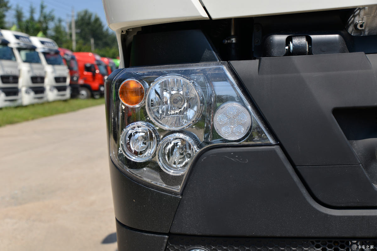 �й����� HOWO TX�ؿ� 400���� 4X2 ǣ����(����)(��������)���                                                