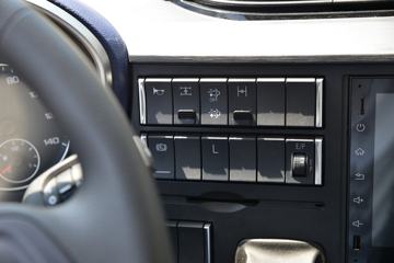 һ����� J6V�ؿ� ������ 520���� 6X4 AMT�Զ���ǣ����(CA4250P66K25T1E6)ͼƬ