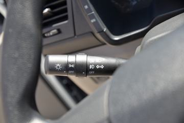 �й�����HOWO С˧ 130���� 3.6�׵�����ʽС��(Һɲ)(ZZ5047XXYF3111F145)ͼƬ