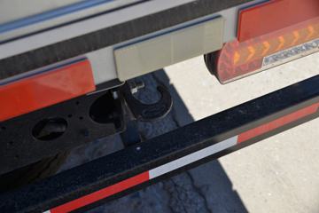 �й�����HOWO С˧ 130���� 3.6�׵�����ʽС��(Һɲ)(ZZ5047XXYF3111F145)ͼƬ