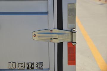 �й�����HOWO С˧ 130���� 3.6�׵�����ʽС��(Һɲ)(ZZ5047XXYF3111F145)ͼƬ