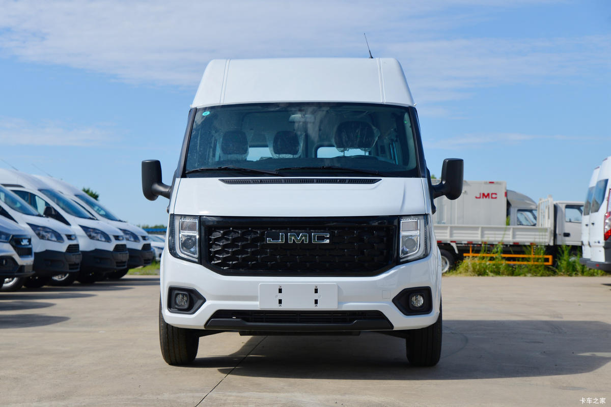 江铃汽车 福顺 2023款 商运型 146马力 2.0T柴油 7座 自动 中轴中顶轻客