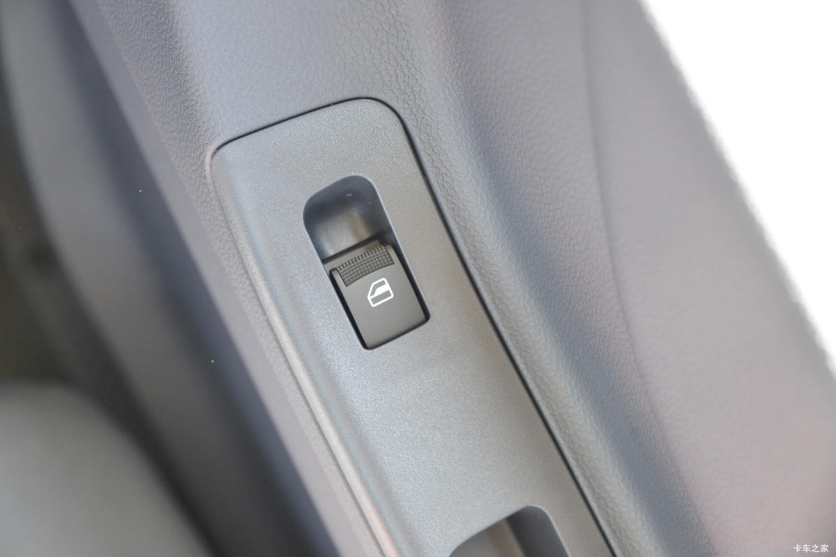 ������ʮ�� ����EC5 127���� 3.16��˫�������Ῠ(����)(JXW1040CSJB2)��ʻ��                                               