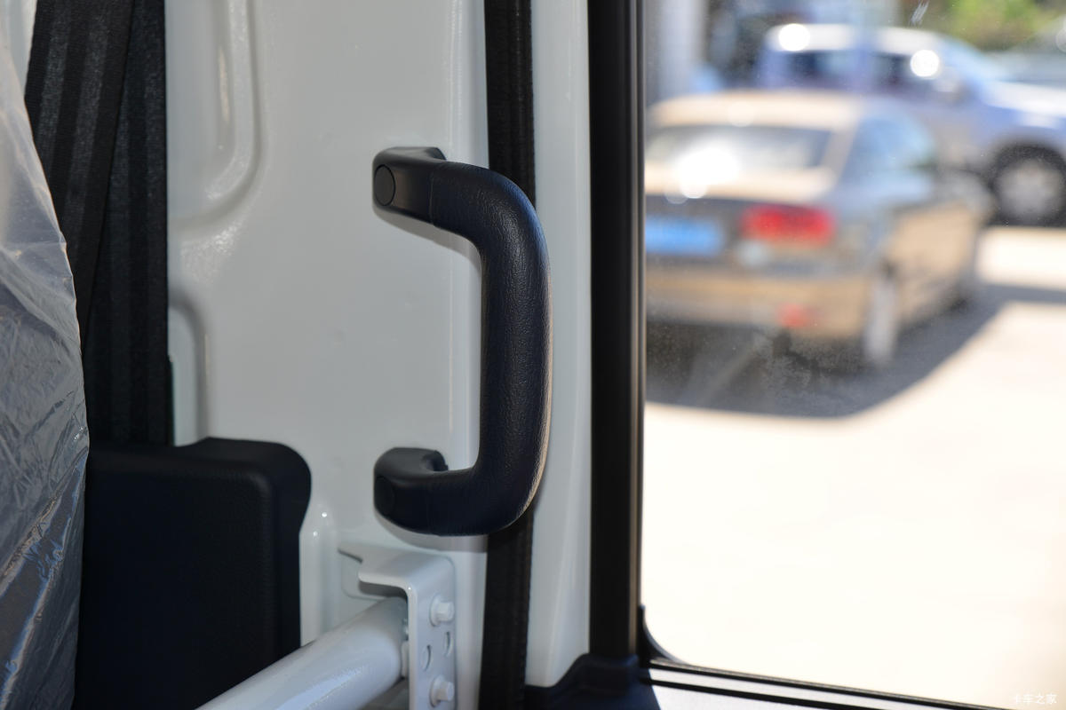 ������ʮ�� ����EC5 127���� 3.16��˫�������Ῠ(����)(JXW1040CSJB2)��ʻ��                                               