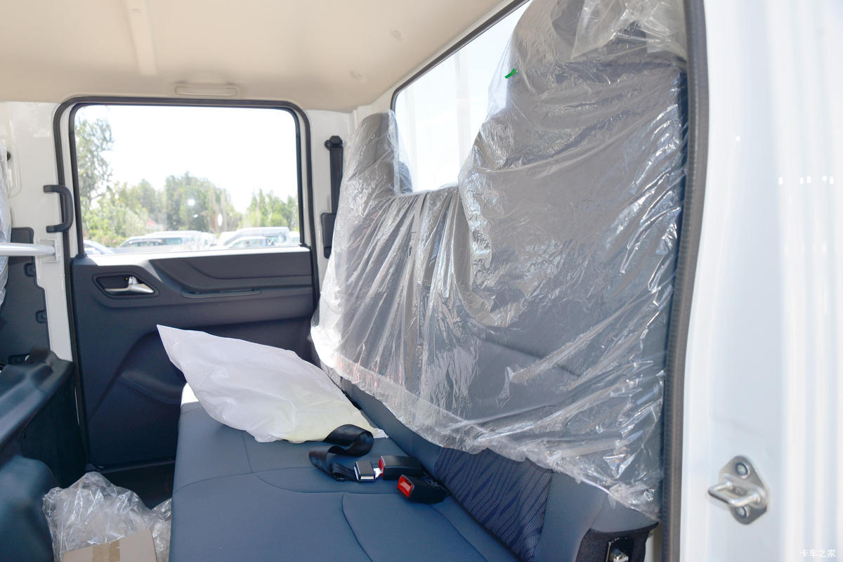 ������ʮ�� ����EC5 127���� 3.16��˫�������Ῠ(����)(JXW1040CSJB2)��ʻ��                                               