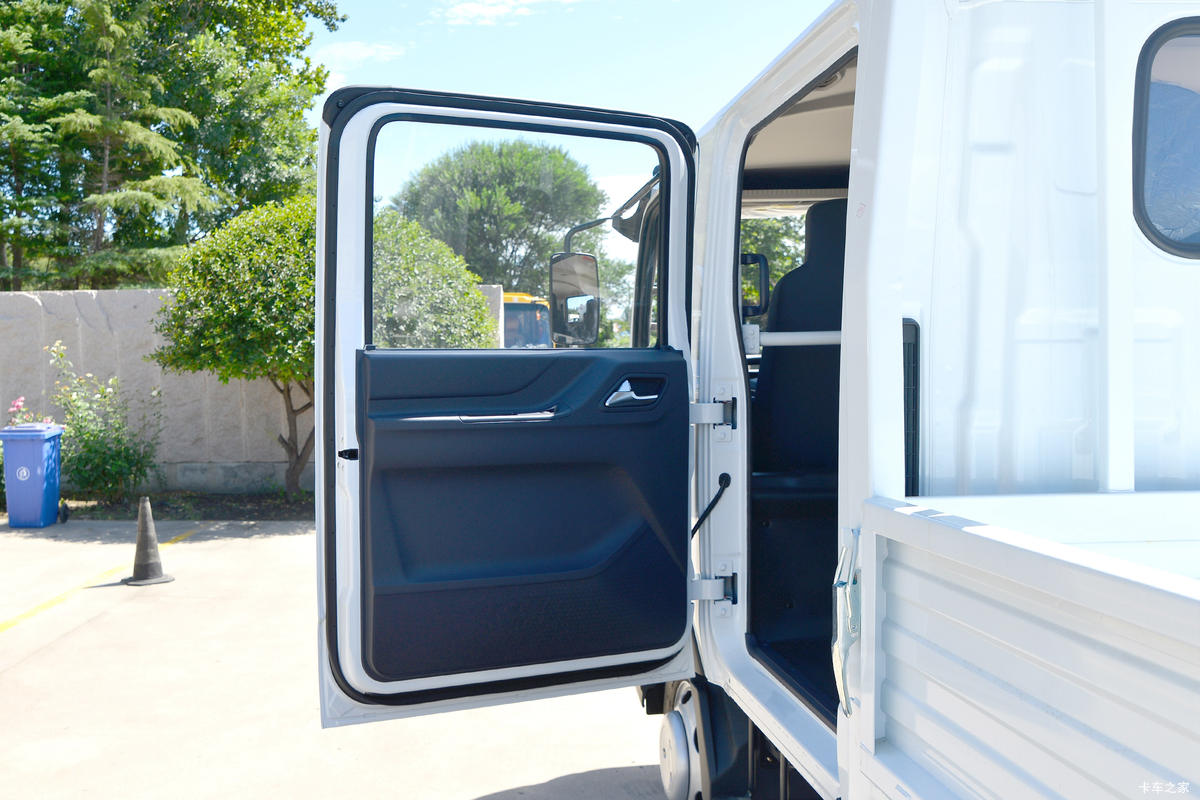 ������ʮ�� ����EC5 127���� 3.16��˫�������Ῠ(����)(JXW1040CSJB2)��ʻ��                                               