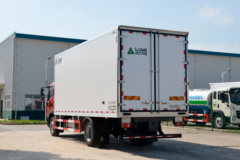 中国重汽HOWO G5X 220马力 4X2 排半冷藏车(绿叶牌)