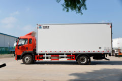 中国重汽HOWO G5X 220马力 4X2 排半冷藏车(绿叶牌)