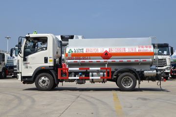 重汽HOWO轻卡底盘&nbsp;油罐车外观图片