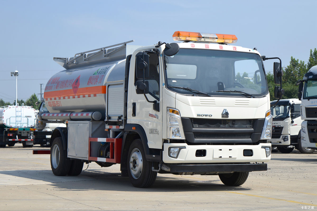 中国重汽HOWO 悍将 160马力 4X2 油罐车(绿叶牌)