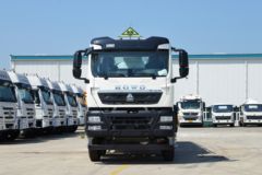 中国重汽 HOWO TX7 350马力 8X4 易燃液体罐式运输车(绿叶牌)(JYJ5327GRYF1)