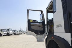 中国重汽 HOWO TX7 350马力 8X4 易燃液体罐式运输车(绿叶牌)(JYJ5327GRYF1)