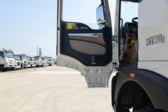 中国重汽 HOWO TX7 350马力 8X4 易燃液体罐式运输车(绿叶牌)(JYJ5327GRYF1)