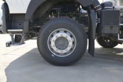 中国重汽 HOWO TX7 350马力 8X4 易燃液体罐式运输车(绿叶牌)(JYJ5327GRYF1)