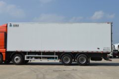 中国重汽 汕德卡SITRAK G7 510马力 8X4 9.45米AMT自动挡冷藏车(ZZ5326XLCV466HF1K)