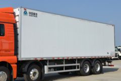 中国重汽 汕德卡SITRAK G7 510马力 8X4 9.45米AMT自动挡冷藏车(ZZ5326XLCV466HF1K)
