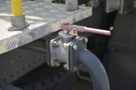 重汽汕德卡底盘&nbsp;洒水车/喷洒车上装图片