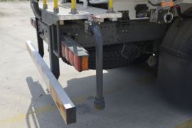 重汽汕德卡底盘&nbsp;洒水车/喷洒车上装图片