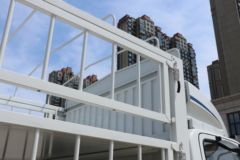 宇通轻卡 宽体 4.18米单排纯电动仓栅式轻卡90.236kWh