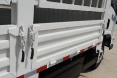 宇通轻卡 宽体 4.18米单排纯电动仓栅式轻卡90.236kWh