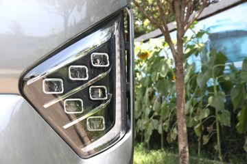 ���� ŷ������ ��Խ�� 580���� 6X4 AMT�Զ���ǣ����(Һ��)(BJ4259Y6DHL-12)ͼƬ