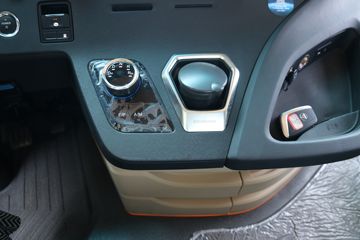 ���� ŷ������ ��Խ�� 580���� 6X4 AMT�Զ���ǣ����(Һ��)(BJ4259Y6DHL-12)ͼƬ