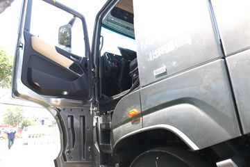 ���� ŷ������ ��Խ�� 580���� 6X4 AMT�Զ���ǣ����(Һ��)(BJ4259Y6DHL-12)ͼƬ