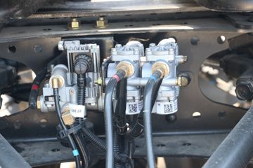 ���� ŷ������ ��Խ�� 580���� 6X4 AMT�Զ���ǣ����(Һ��)(BJ4259Y6DHL-12)ͼƬ