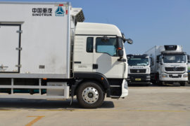重汽豪沃(HOWO)底盘&nbsp;冷藏车外观图片