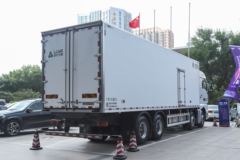 中国重汽 汕德卡SITRAK G7S 490马力 8X4 9.45米AMT自动挡冷藏车(ZZ5326XLCV466HF1K) 中国重汽 汕德卡SITRAK G7S 490马力 8X4 9.45米AMT自动挡冷藏车(ZZ5326XLCV466HF1K)