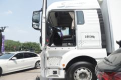 中国重汽 汕德卡SITRAK G7S 490马力 8X4 9.45米AMT自动挡冷藏车(ZZ5326XLCV466HF1K) 中国重汽 汕德卡SITRAK G7S 490马力 8X4 9.45米AMT自动挡冷藏车(ZZ5326XLCV466HF1K)