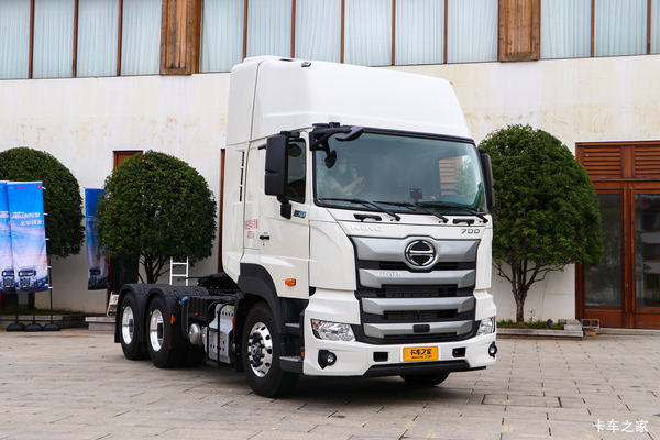 广汽日野 700智臻重卡 560马力 6X4牵引车(国六)