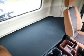 广汽日野700智臻 牵引车驾驶室                                               图片