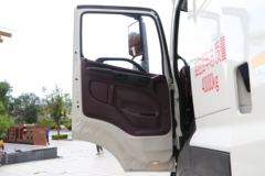 广汽日野 700智臻重卡 560马力 6X4牵引车(国六)