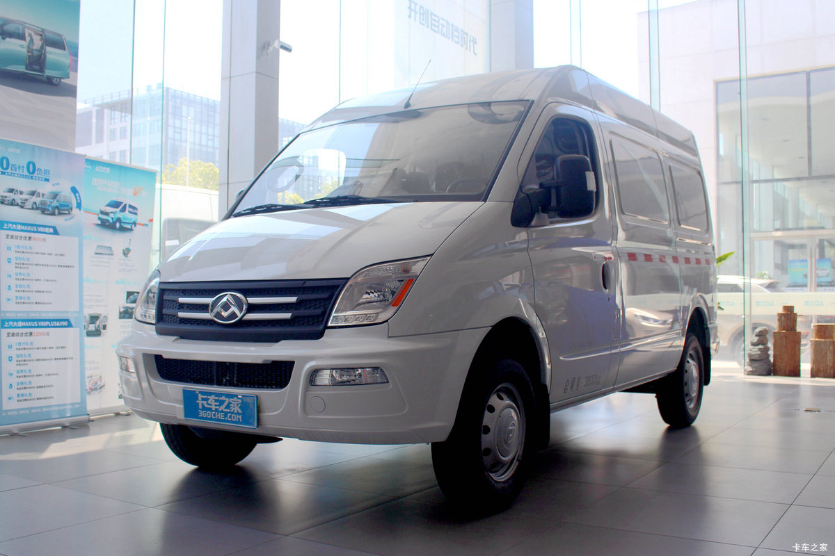 上汽大通 V80 2023款 经典城配王 127马力 2.0T柴油 3座 6挡手动 长轴高顶封闭货车