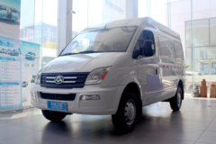 上汽大通 V80 PLUS 2023款 139马力 2.0T柴油 3座 6挡手动 长轴中顶封闭货车