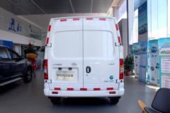 上汽大通 V80 2023款 经典城配王 127马力 2.0T柴油 3座 6挡自动 短轴中顶封闭货车