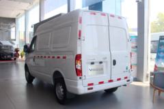 上汽大通 V80 2023款 经典城配王 127马力 2.0T柴油 3座 6挡自动 短轴中顶封闭货车