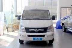 上汽大通 V80 PLUS 2023款 城市版 139马力 2.0T柴油 7/8/9座 6挡自动 短轴超低顶封闭货车